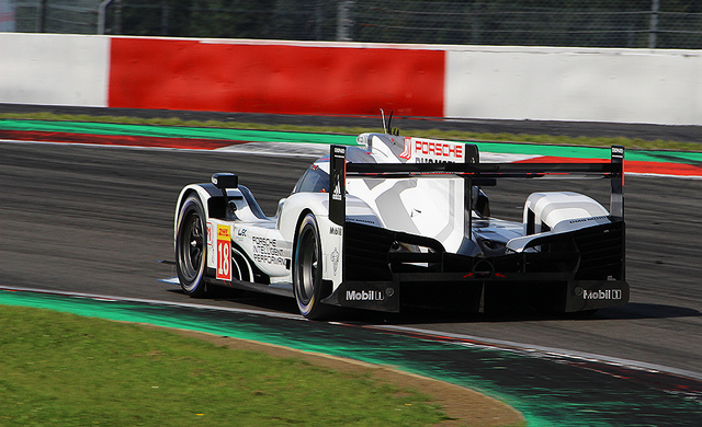Porsche erneut auf Poleposition