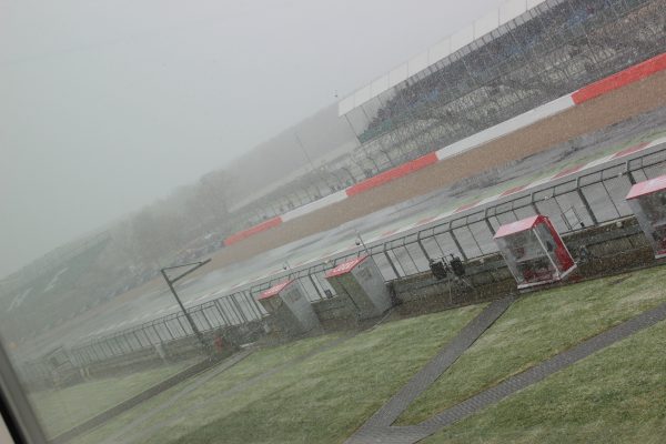 6h Silverstone: FP3 versinkt in Schneetreiben
