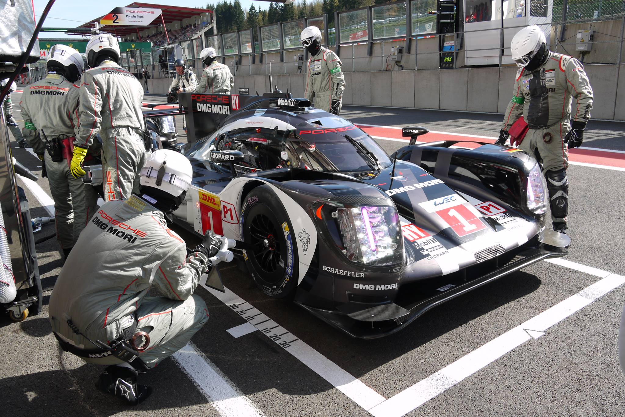 Porsche sichert sich die Poleposition in Spa