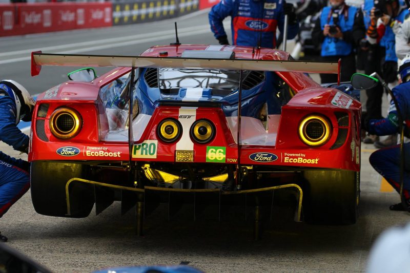 Nachdem Ford die Nachtphase gut überstanden hatte, folge in den Morgenstunden der Angriff auf den Ferrari #82.
