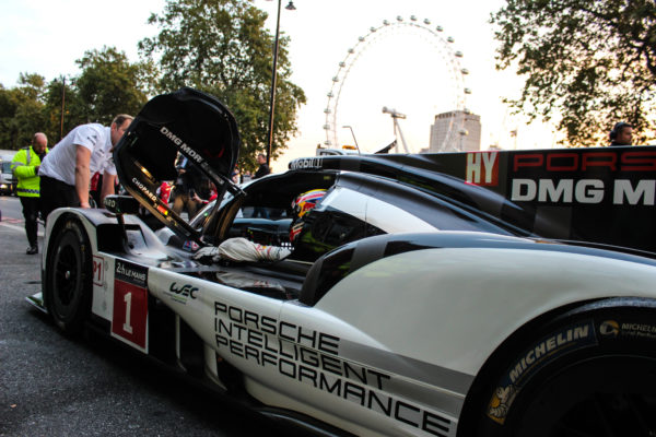 Wenn vor dir ein Porsche 919 im Stau steht