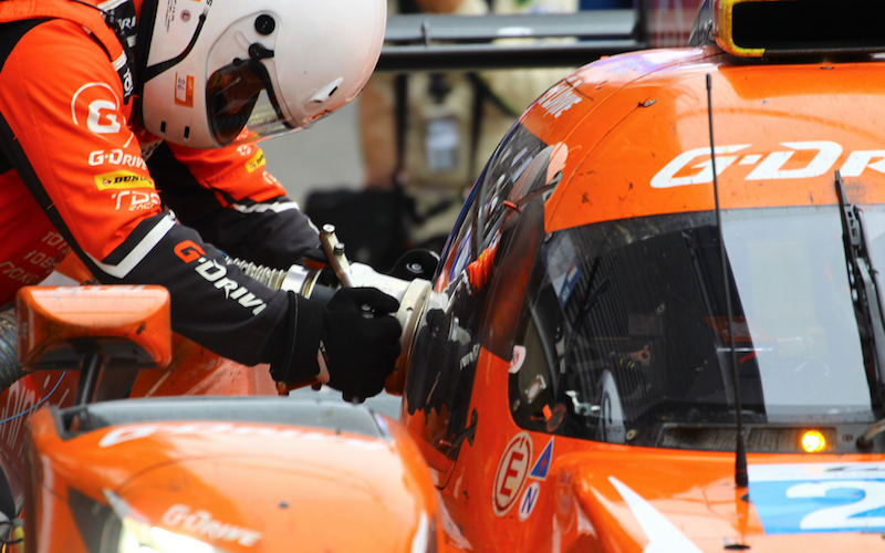 Die G-Drive Mannschaft während des Nachtankens beim Boxenstopp in Le Mans