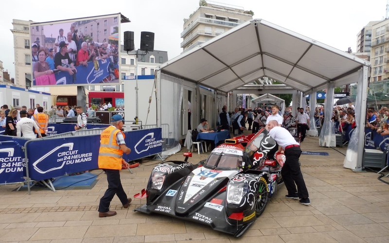 Das Fahrzeug von Jackie Chan DC Racing bei der Abnahme in Le Mans