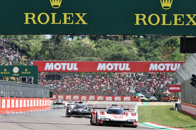 Porsche bei der Imola-Premiere 2024.