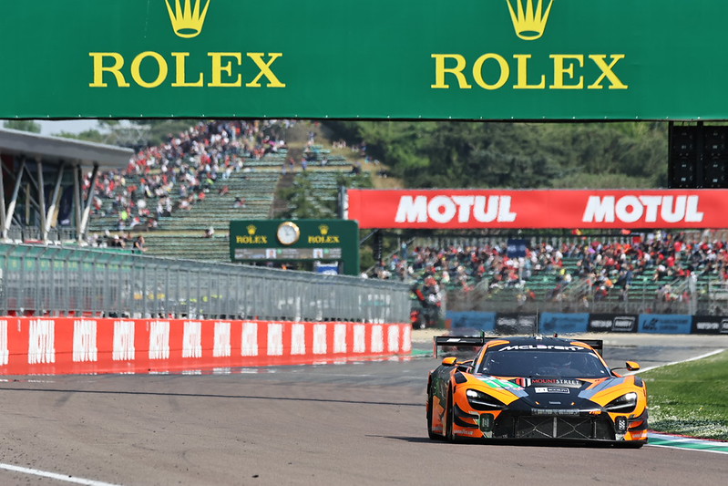 Der McLaren von Garage 59 holte die Pole aber hatte Pech kurz vor Schluss