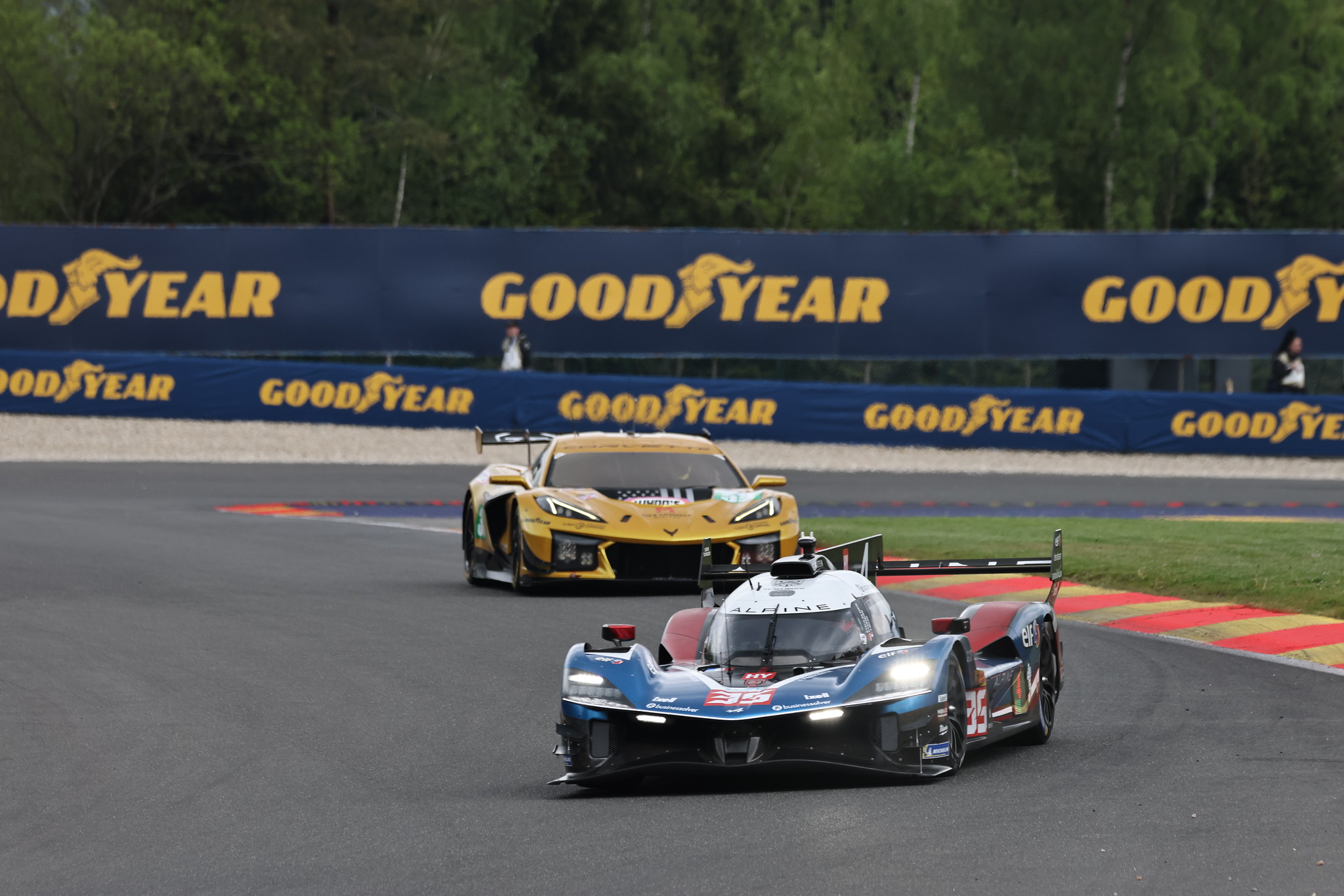 Ferrari, Aston Martin und Alpine geben in Spa das Tempo vor