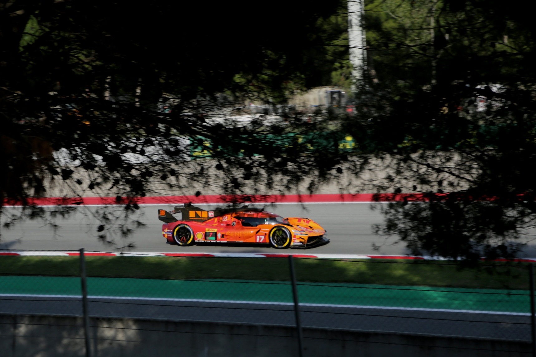 Genesis holt sensationell die erste Pole-Position in Barcelona
