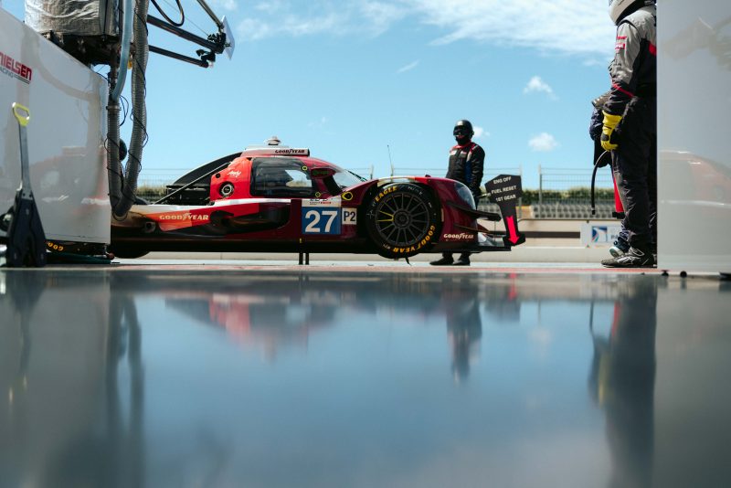 Ein LMP2 Auto in der Box