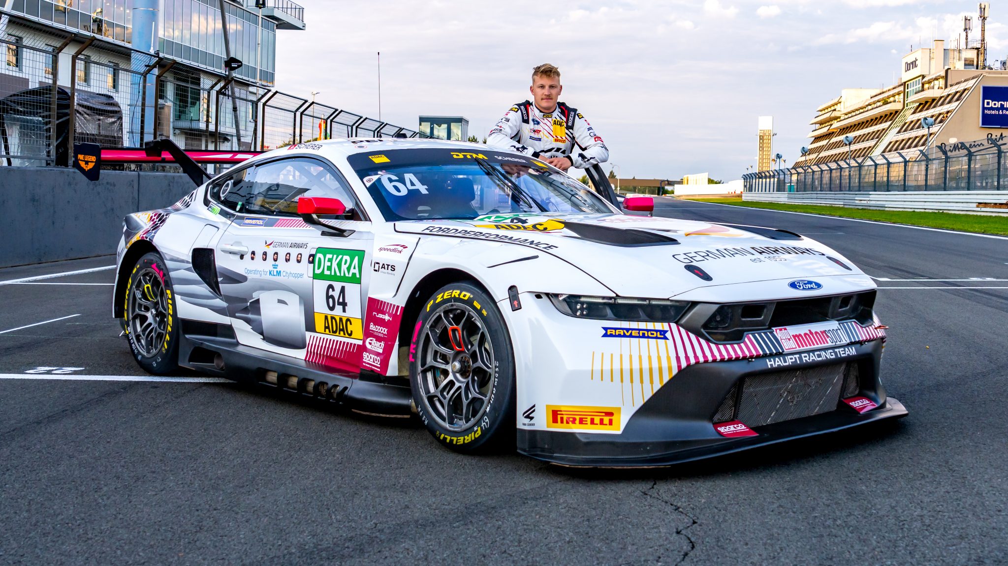 Ford-Pilot Fabio Scherer mit dem Mustang GT3 am Nürburgring.