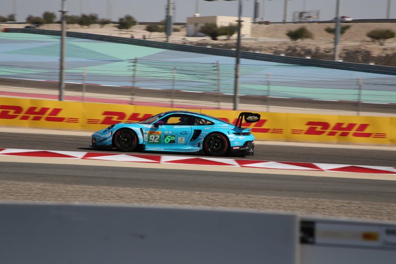 Manthey Porsche #92 im Titelkampf in der LMGT3-Klasse der FIA WEC bei den 8 Stunden von Bahrain.