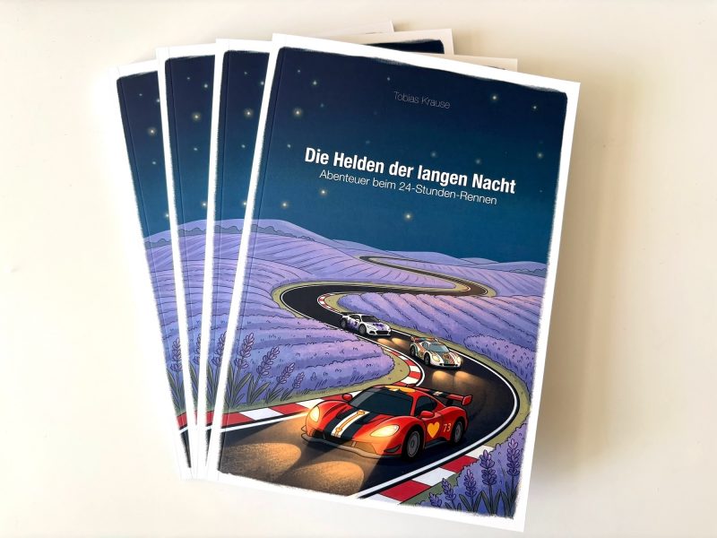 Das Cover vom neuen Kinderbuch fรผr Erstleser: Die Helden der langen Nacht - Abenteuer beim 24-Stunden-Rennen