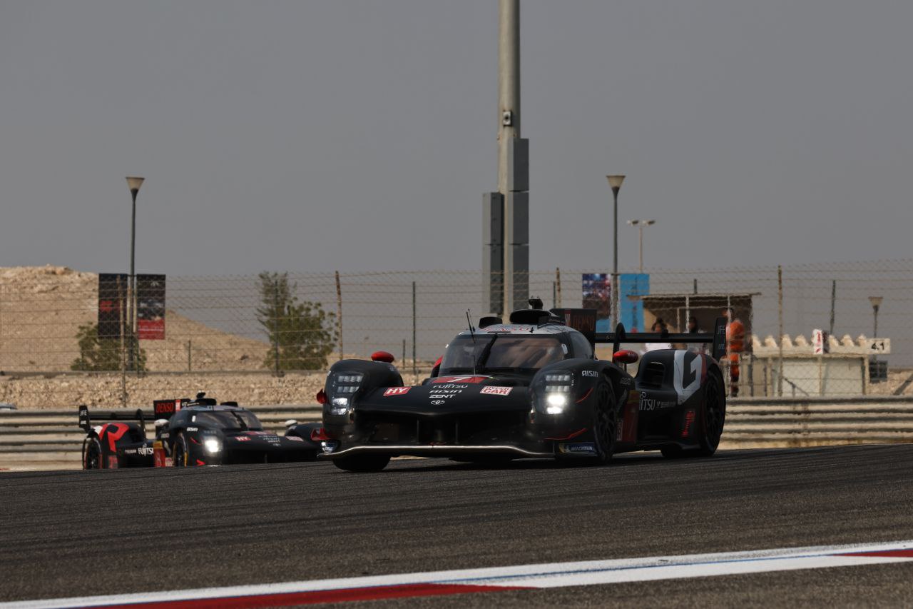 Toyota feiert Bahrain-Doppelsieg – Ferrari sichert sich die Titel